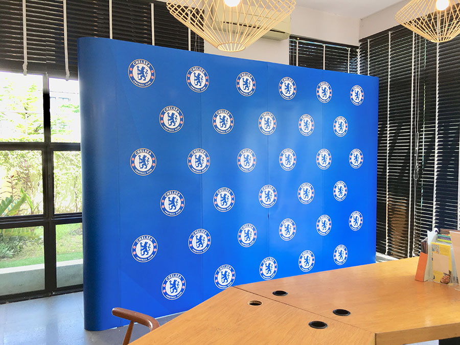4x3 popup display as large backdrop for press conference and photo shooting © Pixel Planet Design